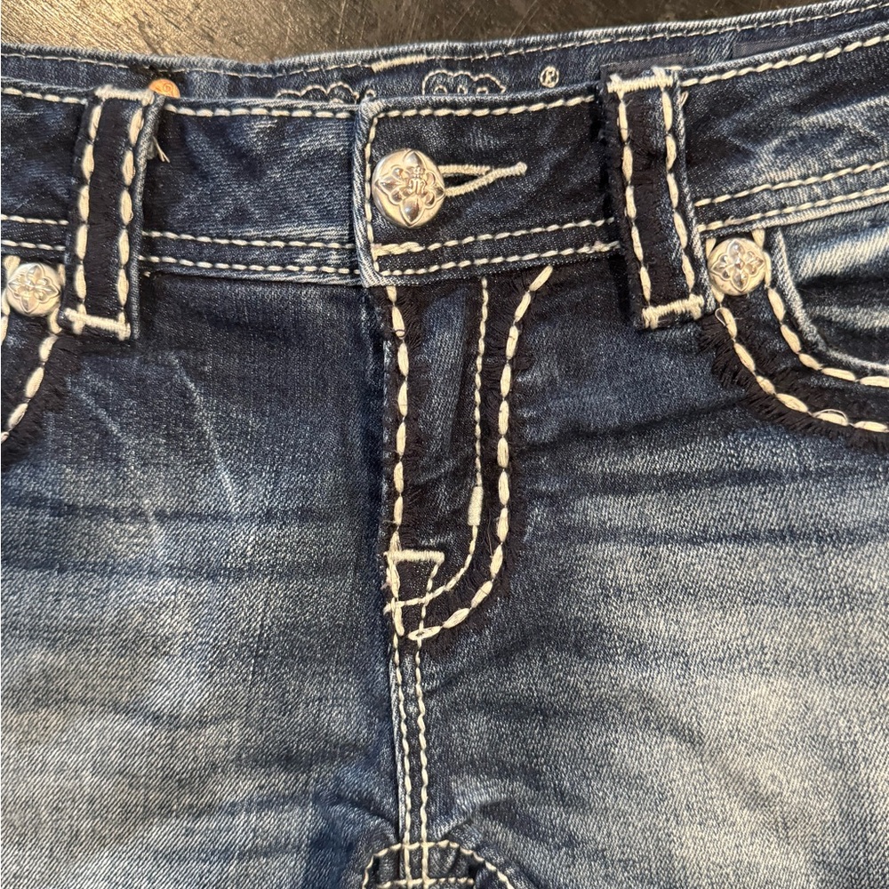 Miss Me Dark Wash Denim Signature Jean Shorts With Flap Pockets - Size 27 - Picture 4 of 8